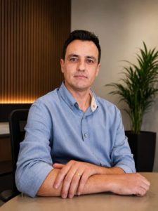 cláudio dias sócio e vp onex